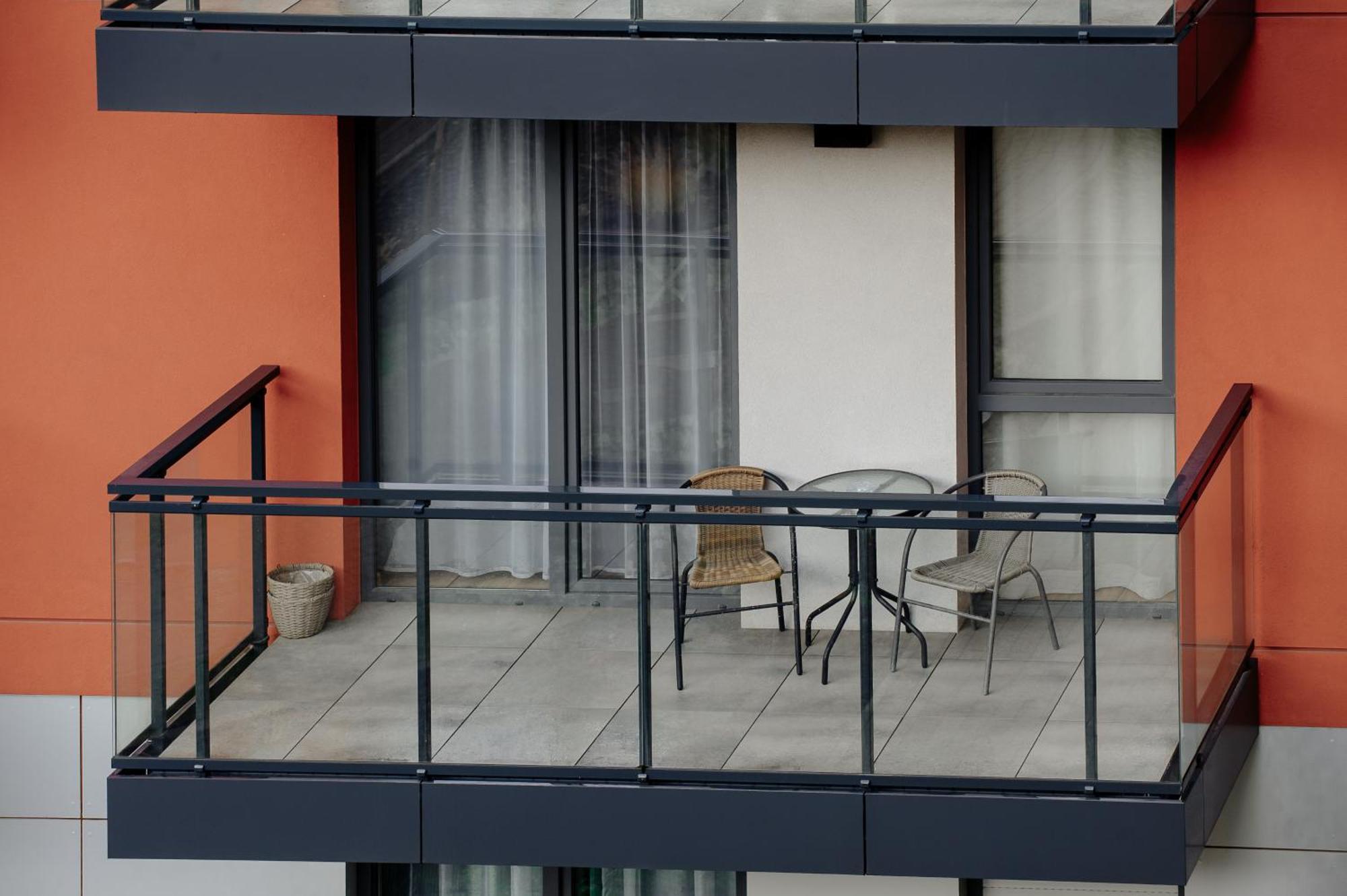 Like Apartment *
